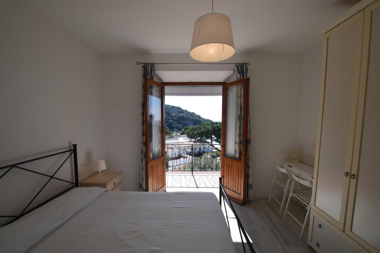 Appartamenti Cavoli - Vista Mare Con Terrazze, Clima E Posti Auto Spiaggia di Cavoli Esterno foto