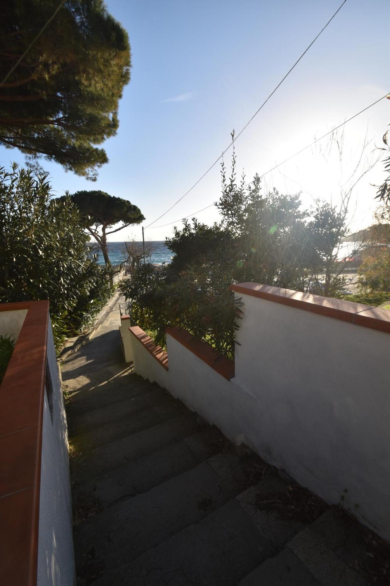 Appartamenti Cavoli - Vista Mare Con Terrazze, Clima E Posti Auto Spiaggia di Cavoli Esterno foto