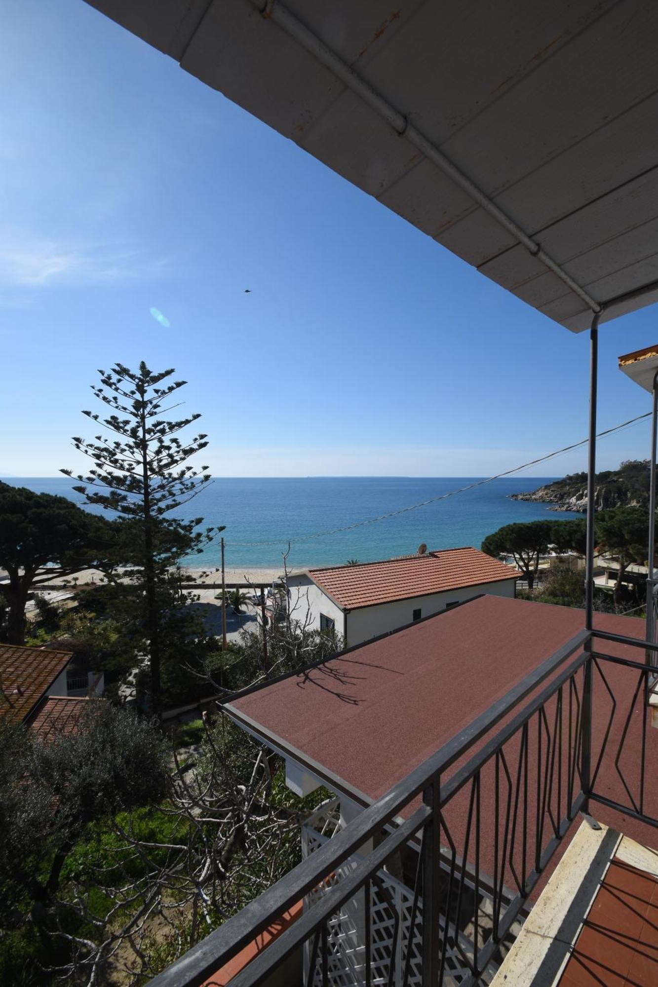 Appartamenti Cavoli - Vista Mare Con Terrazze, Clima E Posti Auto Spiaggia di Cavoli Esterno foto