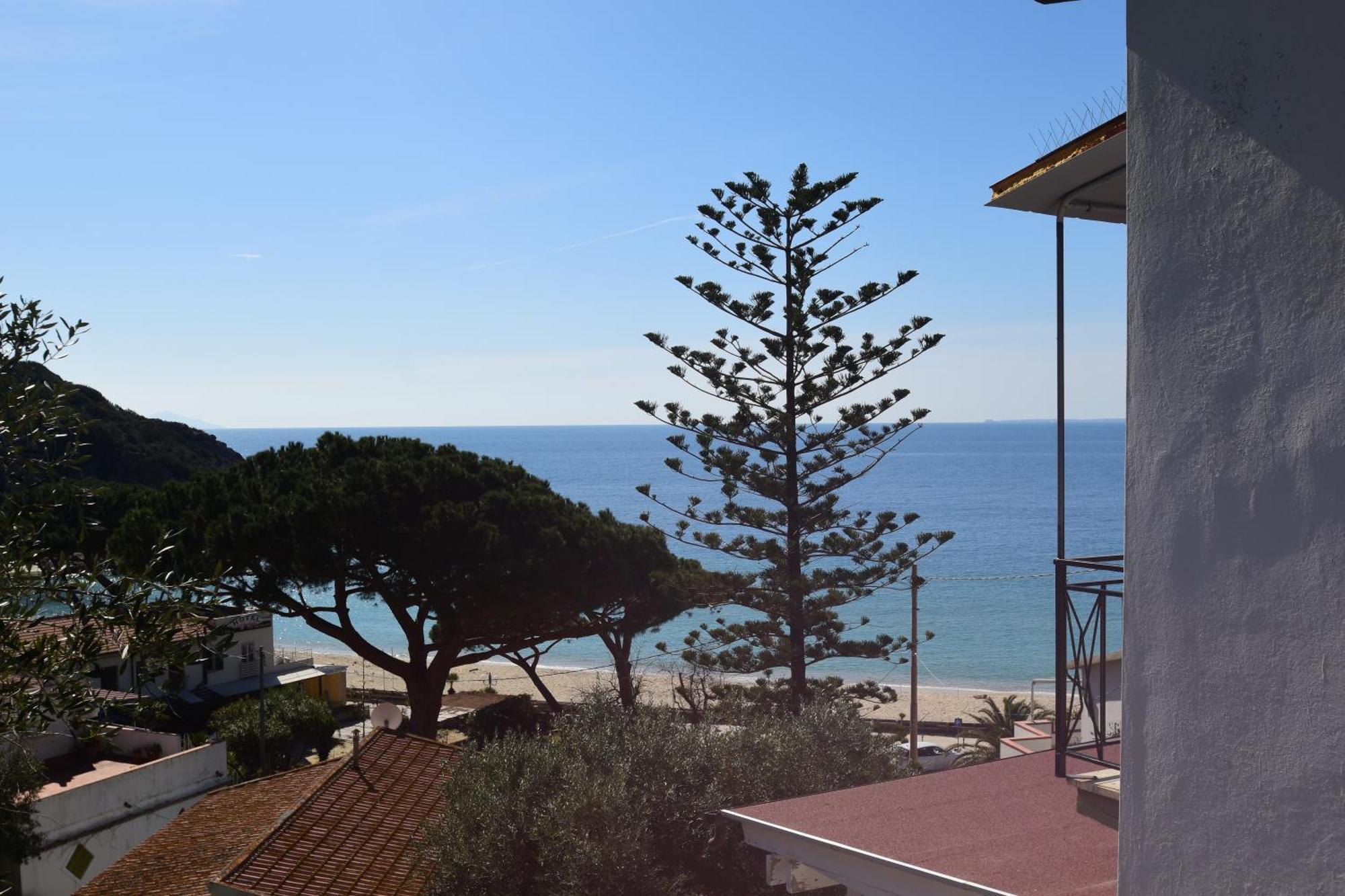 Appartamenti Cavoli - Vista Mare Con Terrazze, Clima E Posti Auto Spiaggia di Cavoli Esterno foto