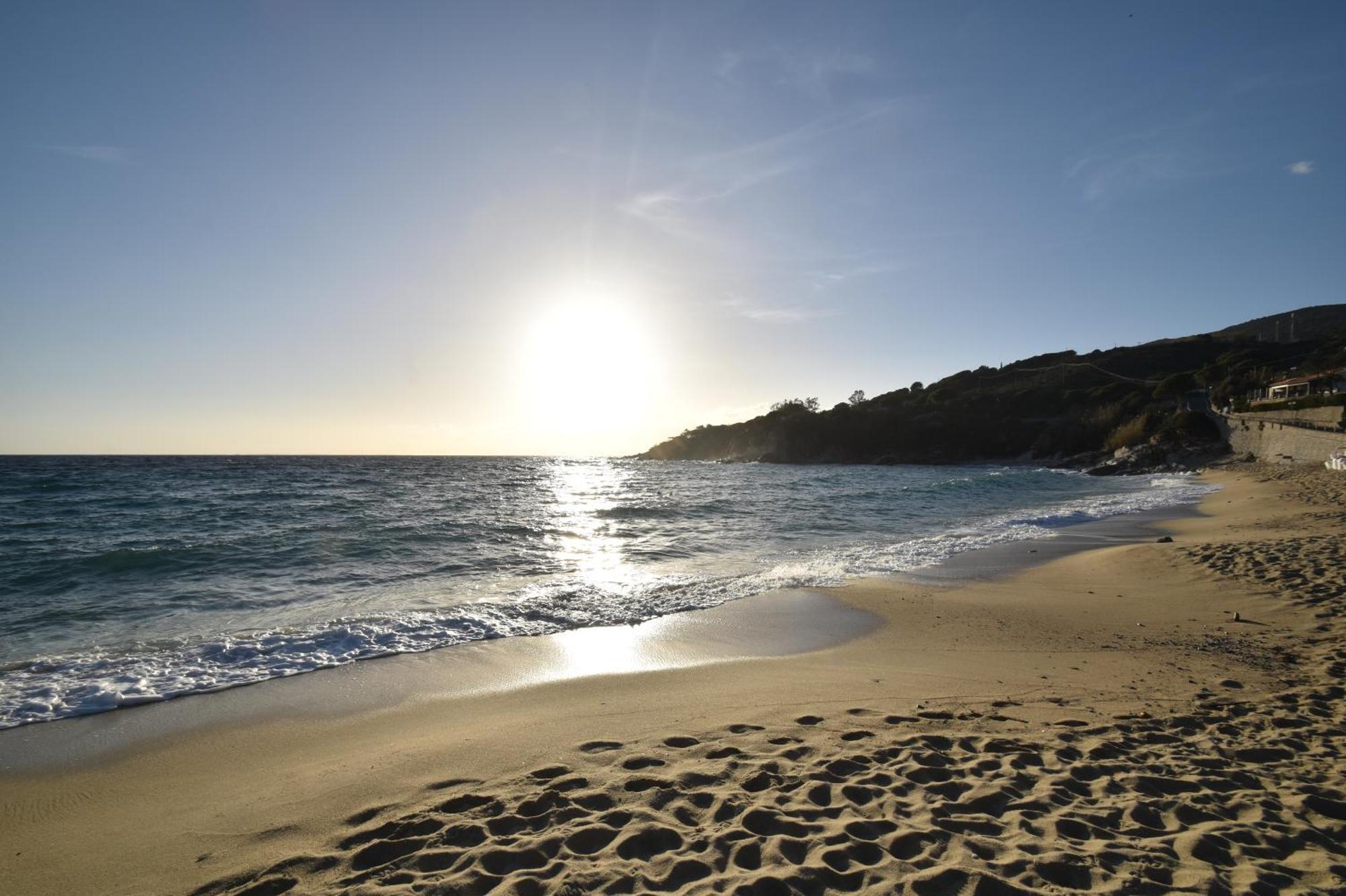 Appartamenti Cavoli - Vista Mare Con Terrazze, Clima E Posti Auto Spiaggia di Cavoli Esterno foto