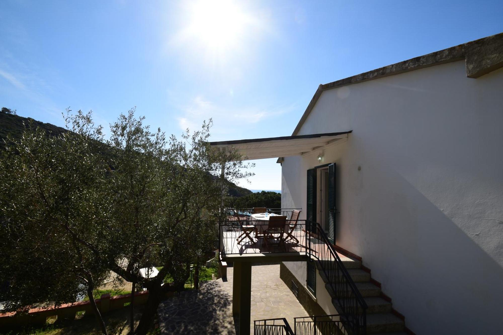 Appartamenti Cavoli - Vista Mare Con Terrazze, Clima E Posti Auto Spiaggia di Cavoli Esterno foto