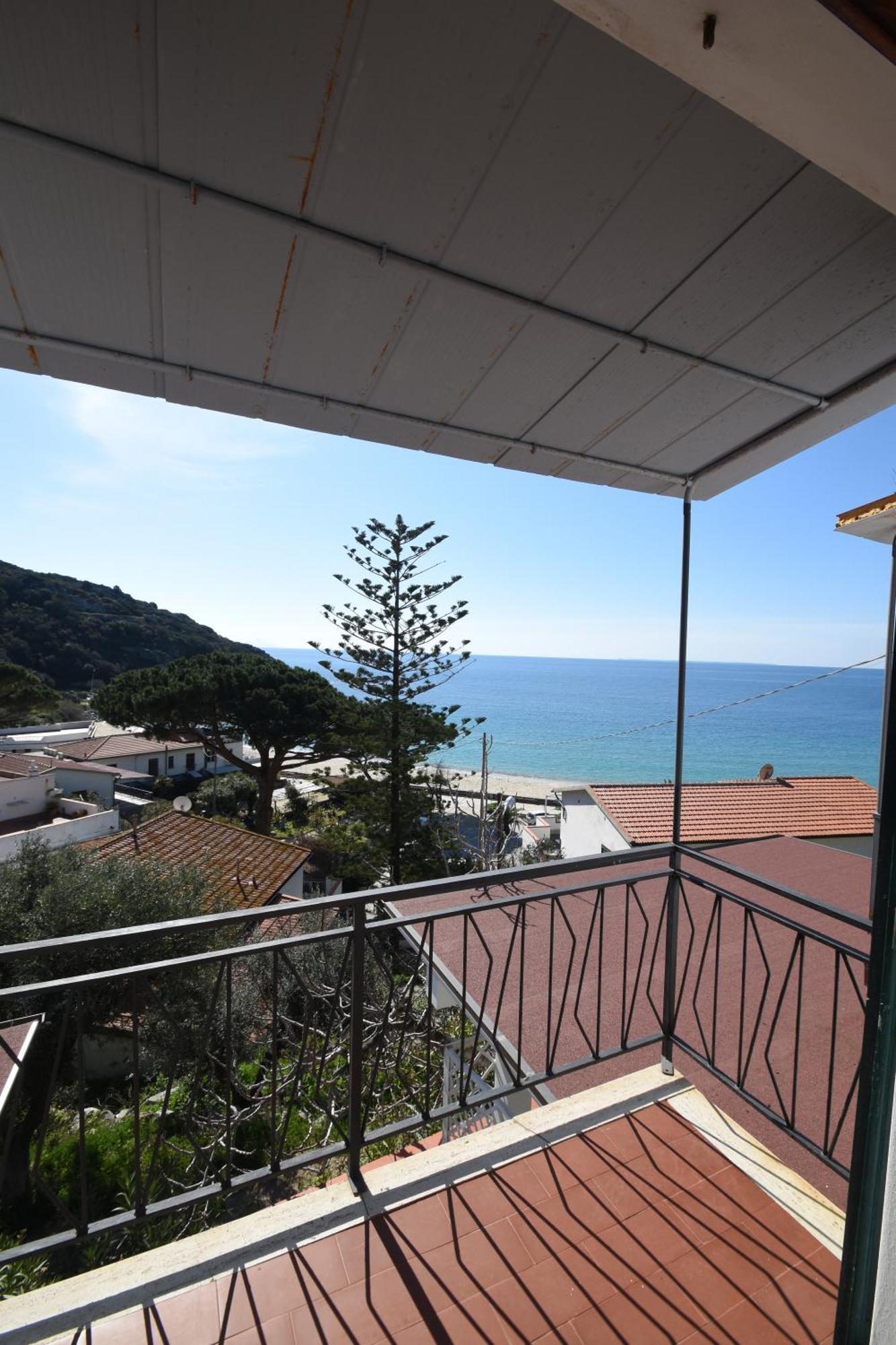 Appartamenti Cavoli - Vista Mare Con Terrazze, Clima E Posti Auto Spiaggia di Cavoli Esterno foto