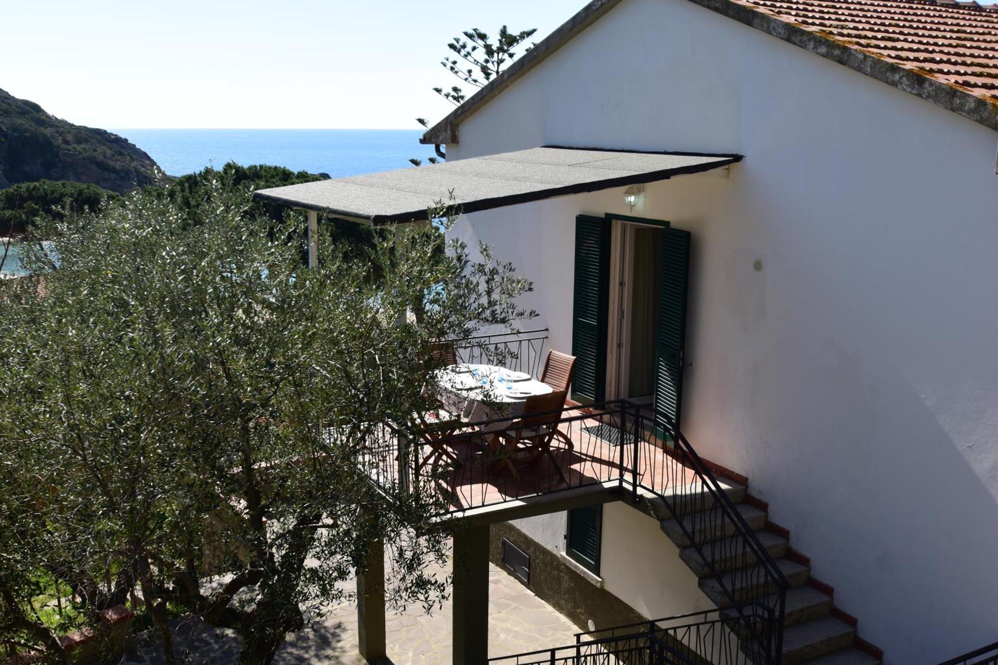 Appartamenti Cavoli - Vista Mare Con Terrazze, Clima E Posti Auto Spiaggia di Cavoli Esterno foto
